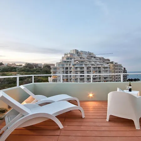 St Julians Seaviews Hilltop House Apartment *