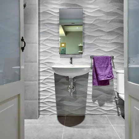 St Julians Seaviews Hilltop House *