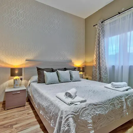 St Julians Seaviews Hilltop House Apartament