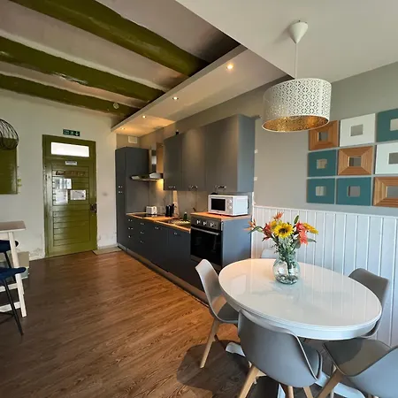St Julians Seaviews Hilltop House Apartment *