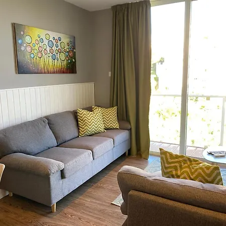 St Julians Seaviews Hilltop House شقة