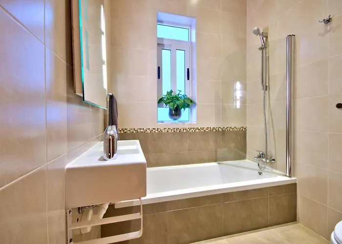 St Julians Seaviews Hilltop House * San Julián