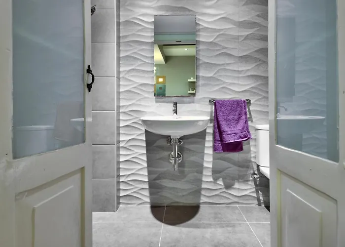 St Julians Seaviews Hilltop House *