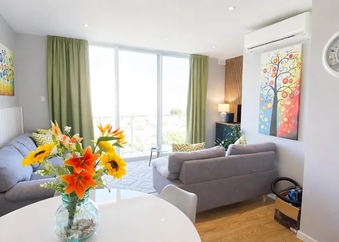 St Julians Seaviews Hilltop House * San Julián